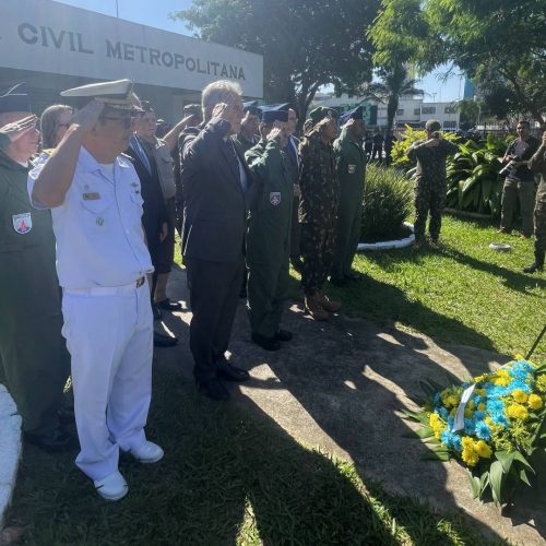 Militares homenageiam Pracinhas; PT e Lula exaltam Moscou