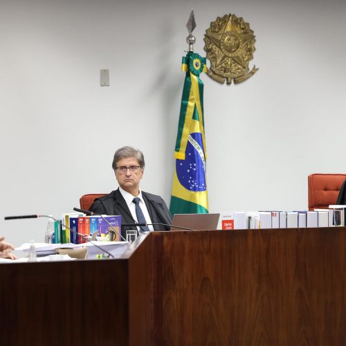Ministros destacam 8/1 e risco de ditadura para tornar Bolsonaro réu por golpe