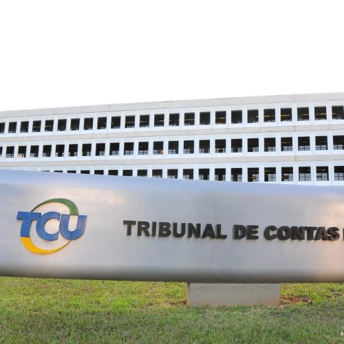 Ministros do TCU batem boca em sessão que rejeitou recursos contra bloqueios