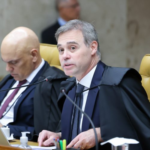 Moraes se irrita com Mendonça e os dois trocam farpas no STF