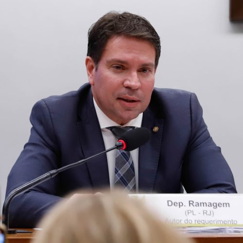 Moraes vota por suspender parte da ação contra Ramagem