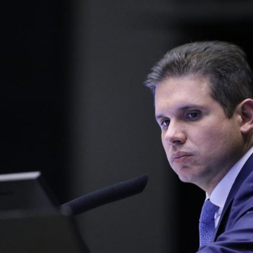Motta afasta Zambelli por 127 dias e bloqueia salário