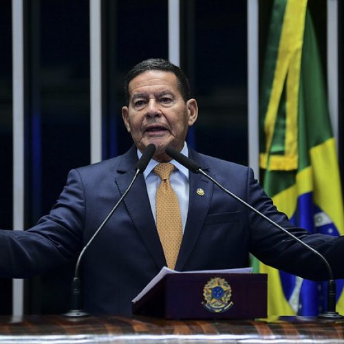 Mourão cobra desculpas de Dino por ofender Forças Armadas em voto contra Bolsonaro
