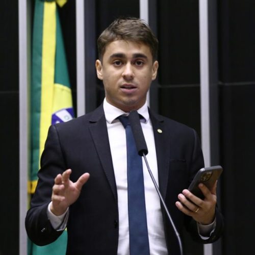 Nikolas protocola pedido de impeachment contra Dino