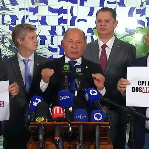 Oposição pressiona Motta por CPI do INSS e pede saída de Lupi