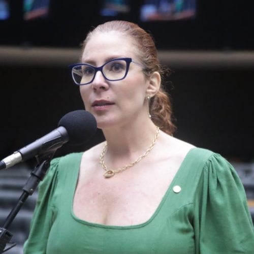 PGR pede prisão preventiva de Carla Zambelli por fuga