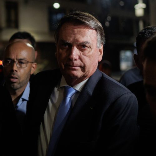 PT aciona Bolsonaro na PGR por ligação a Mourão antes de depoimento ao STF