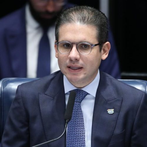 Pedido de prisão de Zambelli provoca impasse jurídico e político na Câmara