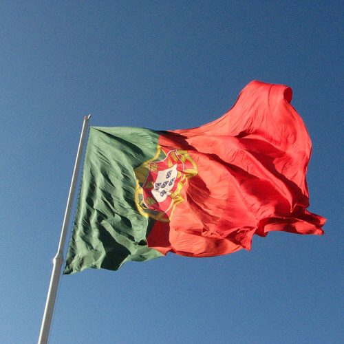 Por que 5,3 mil brasileiros serão notificados para deixar Portugal