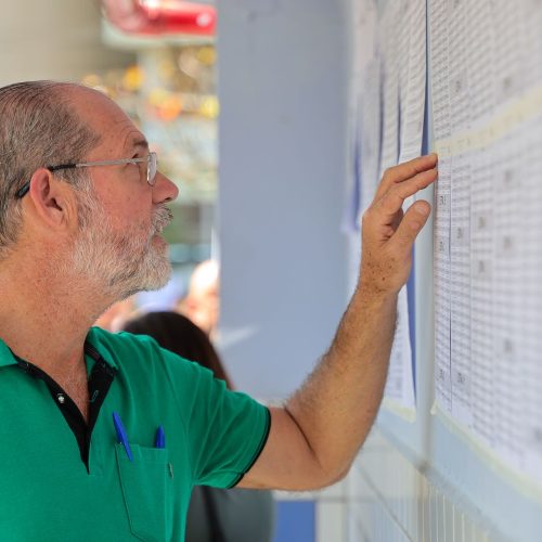Professores aprovados no maior concurso de SC são nomeados