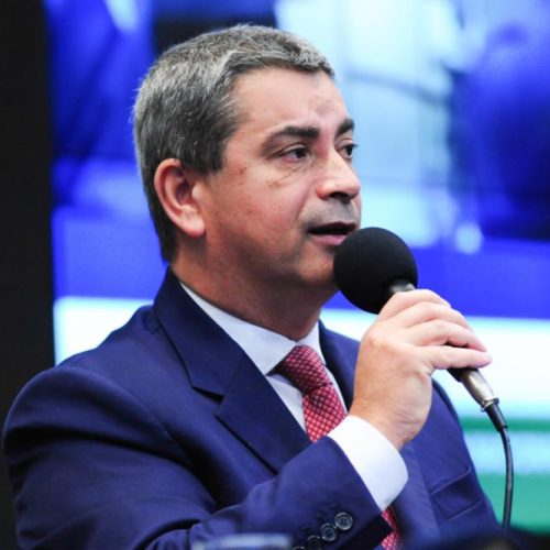 Quem é o suplente que deve assumir vaga de Zambelli na Câmara
