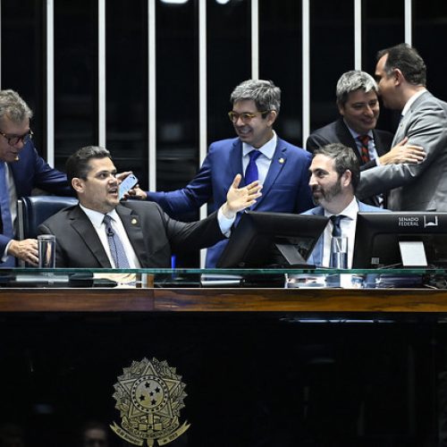 Reajuste de R$ 73 bilhões para servidores federais vai à sanção