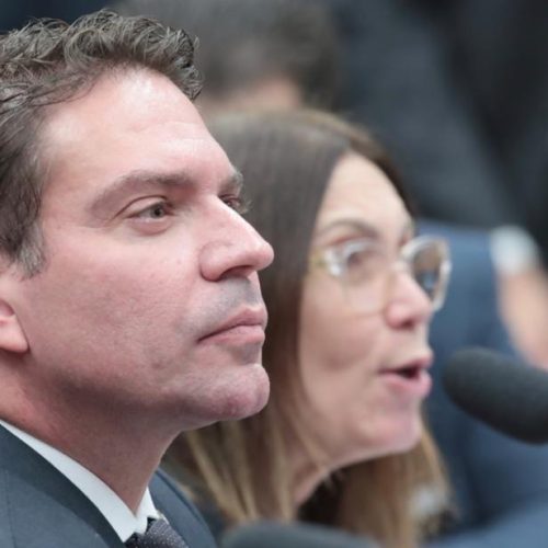 Relator desafia STF e dá parecer pela suspensão da ação penal que acusa Ramagem de golpe