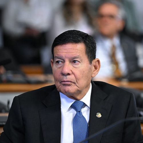 STF determina oitiva de Mourão após notícia sobre conversa com Bolsonaro