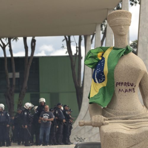 STF nega recurso da mulher que pichou estátua
