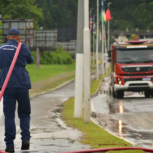 Santa Catarina tem dia de trabalho intenso das equipes do Estado em auxílio aos atingidos por fortes chuvas
