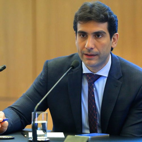 Taxa Selic sobe ou se mantém? Saiba o que pesa na decisão