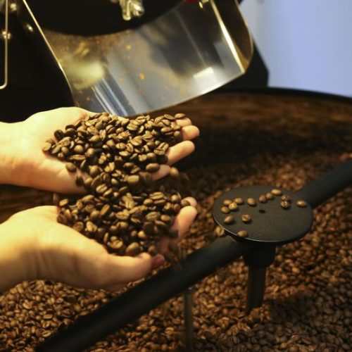 Três marcas e lotes de café são impróprios para consumo