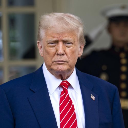 Trump comemora primeiro dia de conversas com a China