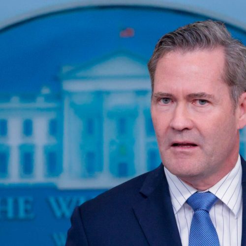 Trump demite assessor de Segurança após vazamento de mensagens sigilosas