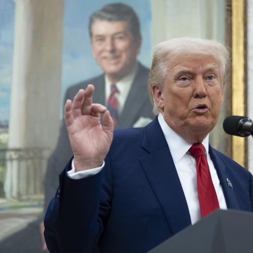 Trump diz que Harvard deveria limitar estudantes estrangeiros