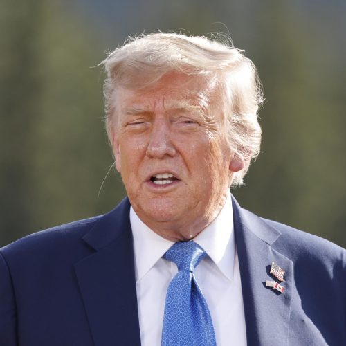 Trump diz que sabe onde está Khamenei