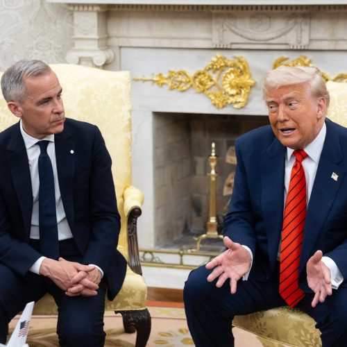 Trump insiste em anexação do Canadá durante reunião com premiê na Casa Branca