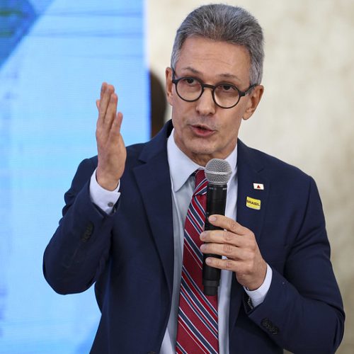 Zema promete indulto a Bolsonaro se for eleito presidente